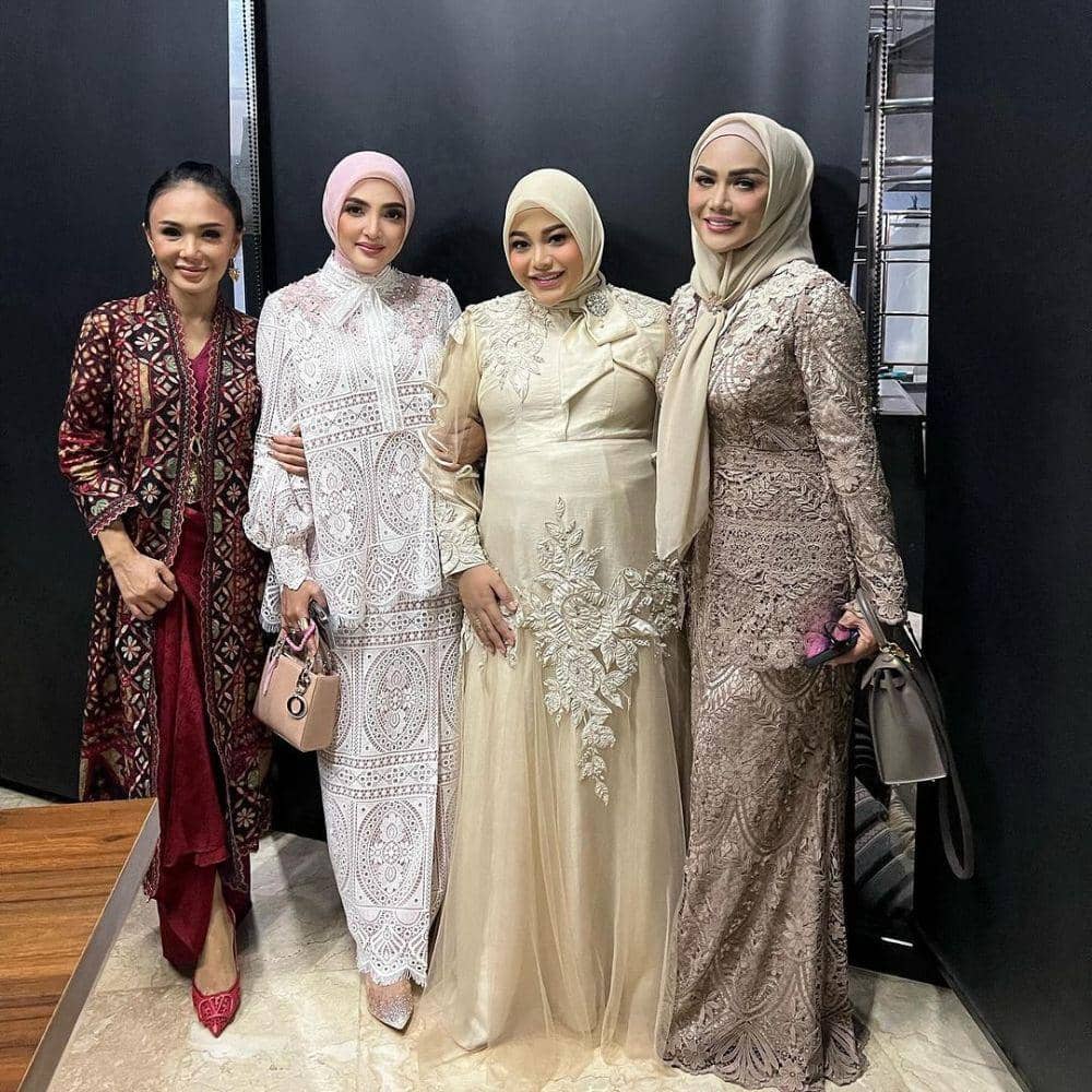 Gaya keluarga Aurel-Atta. (instagram.com/ashanty_ash)