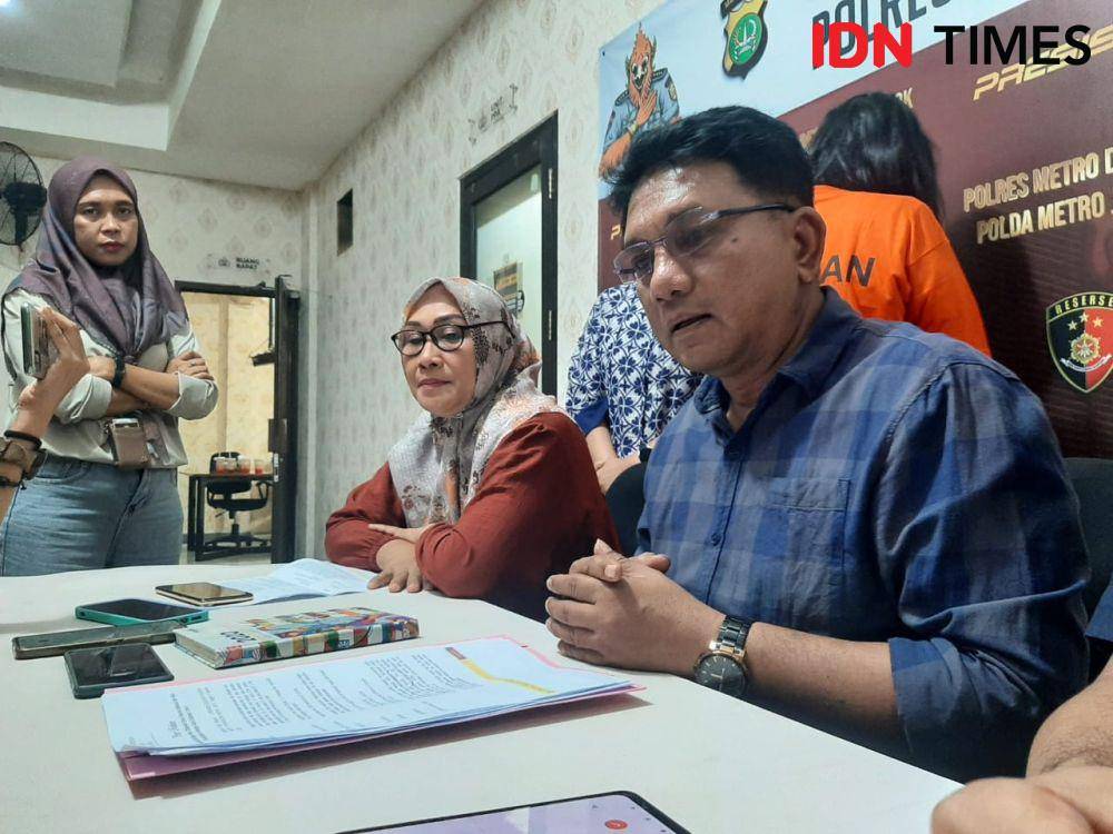 Wakasat Reskrim Polres Metro Depok, AKP Simaremare saat menjelaskan terkait ibu kandung menjual anaknya. (IDNTimes/Dicky)