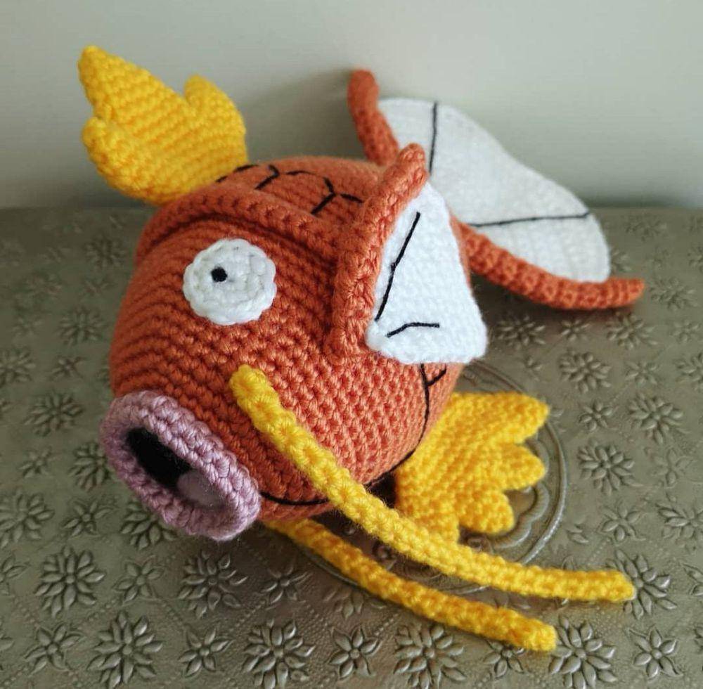 potret rajutan tangan desain Magikarp (reddit.com/user/sheacrochet)