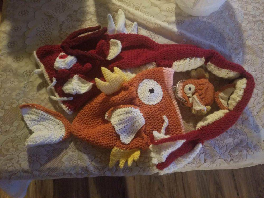 potret rajutan tangan desain Magikarp (reddit.com/user/MastaMissa)
