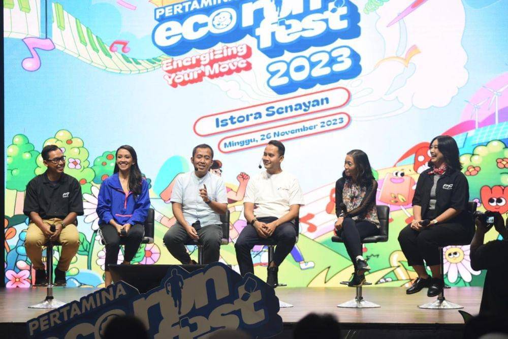 Corporate Secretary Pertamina Brahmantya S. Poerwadi bersama dengan VP Corporate Communication Pertamina Fadjar Djoko Santoso menjadi narasumber pada acara Press Confrence “Pertamina Eco RunFest 2022 Energizing Your Move” yang diselenggarakan di M Bloc Space, Jakarta pada Selasa (14/11/2023). (Dok. Pertamina)