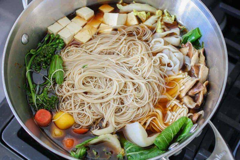 ilustrasi pengolahan mi sukiyaki (veggiesdontbite.com)
