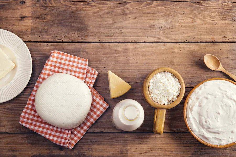 keju dan yogurt, contoh produk dari susu (unsplash.com/unsplash)