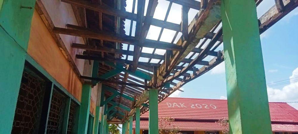 Gedung Sekolah Rusak, Murid SD Kamunti Bima Dipulangkan Setiap Hujan