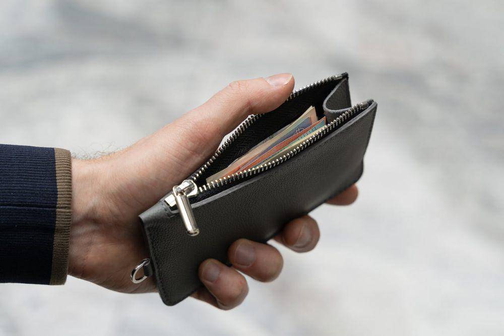 ilustrasi dompet (pexels.com/Aleksandrs Karevs)