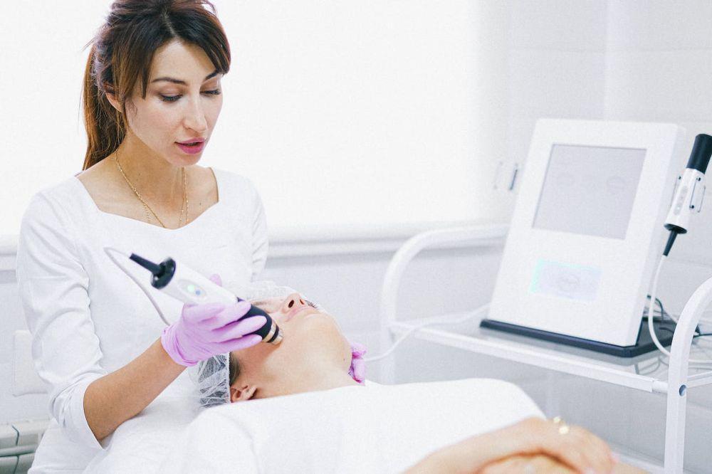 [QUIZ] Dari Treatment Laser Favoritmu, Ini Efek Samping yang Harus Diwaspadai