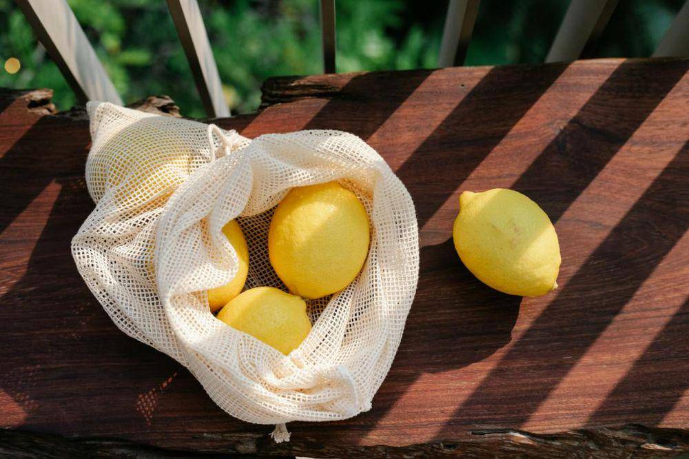 ilustrasi lemon (pexels.com/Sarah Chai)