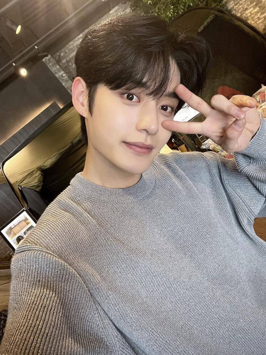 Kim Jiwoong ZEROBASEONE (twitter.com/ZB1_official)