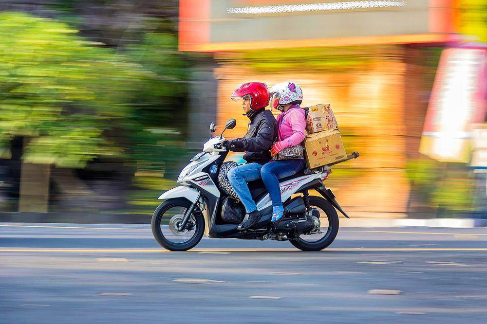 ilustrasi pengendara sepeda motor (wikimedia.org/Wiaskara)