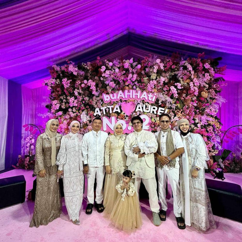 Gaya keluarga Aurel-Atta. (instagram.com/ashanty_ash)