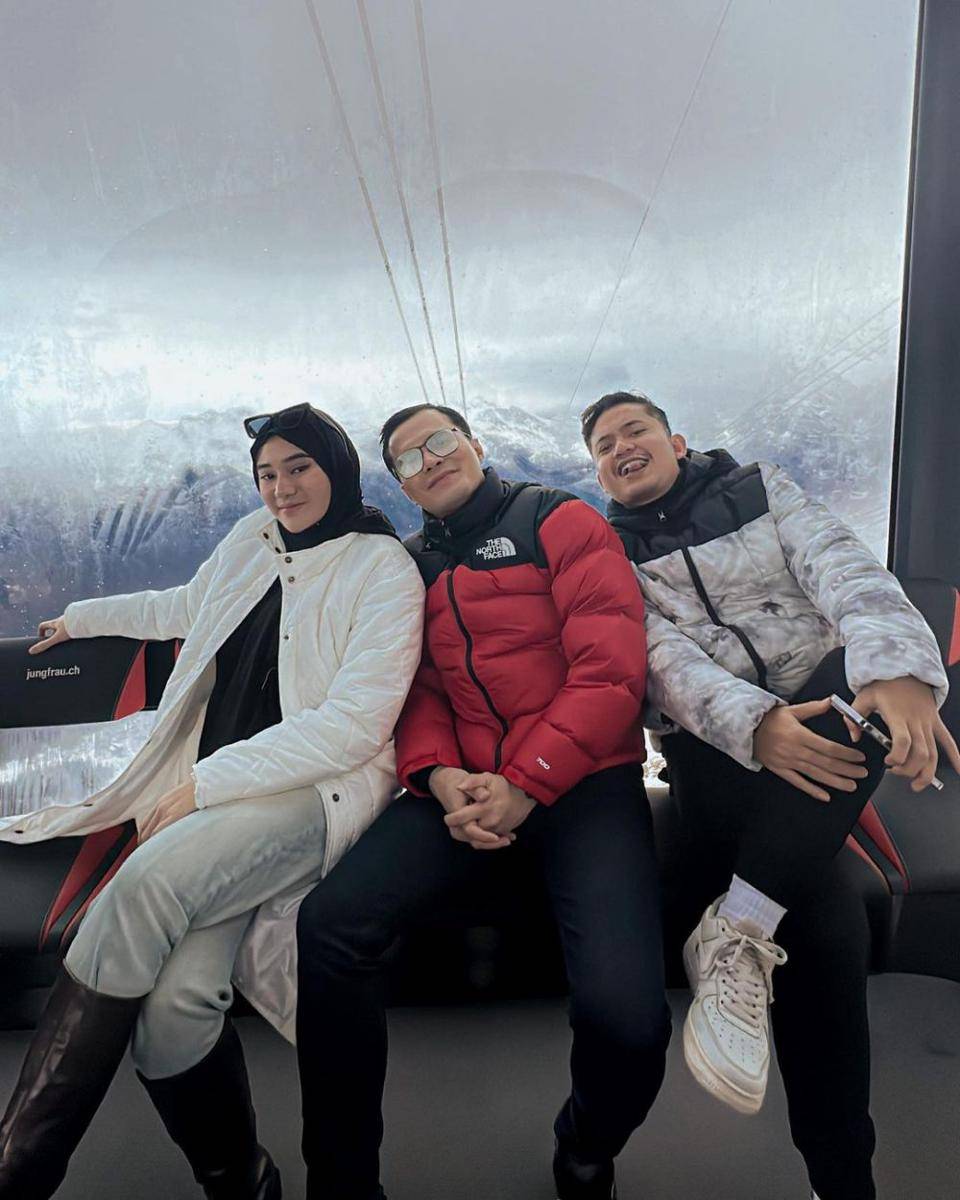 potret Clara Shinta dan sahabat (instagram.com/clarashintareal)