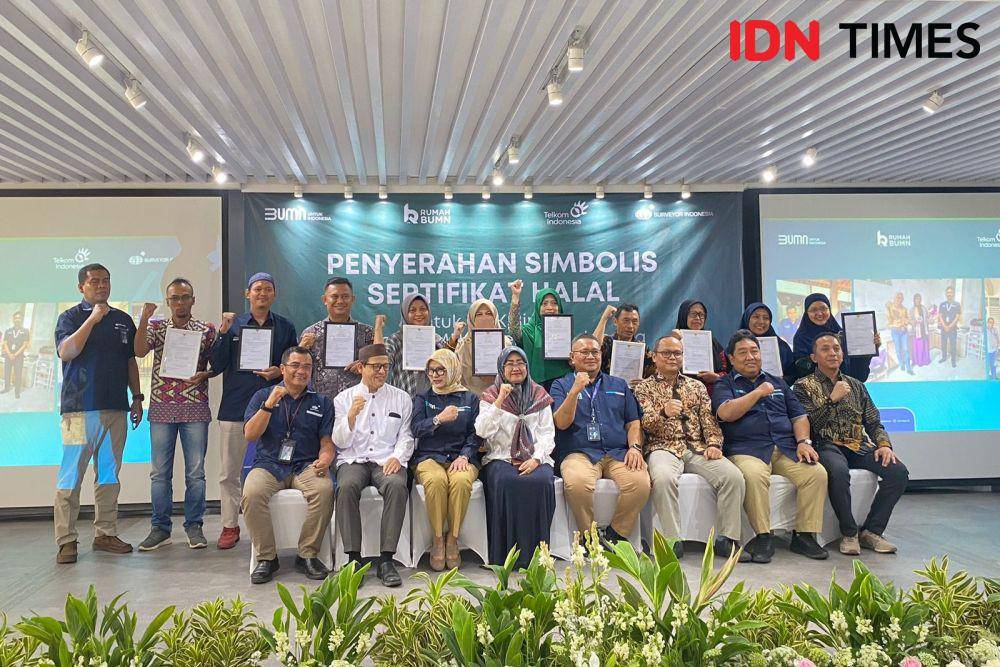 Perwakilan UMKM Rumah BUMN Telkom yang mendapat sertifikasi halal gratis. (IDN Times/Vadhia Lidyana)