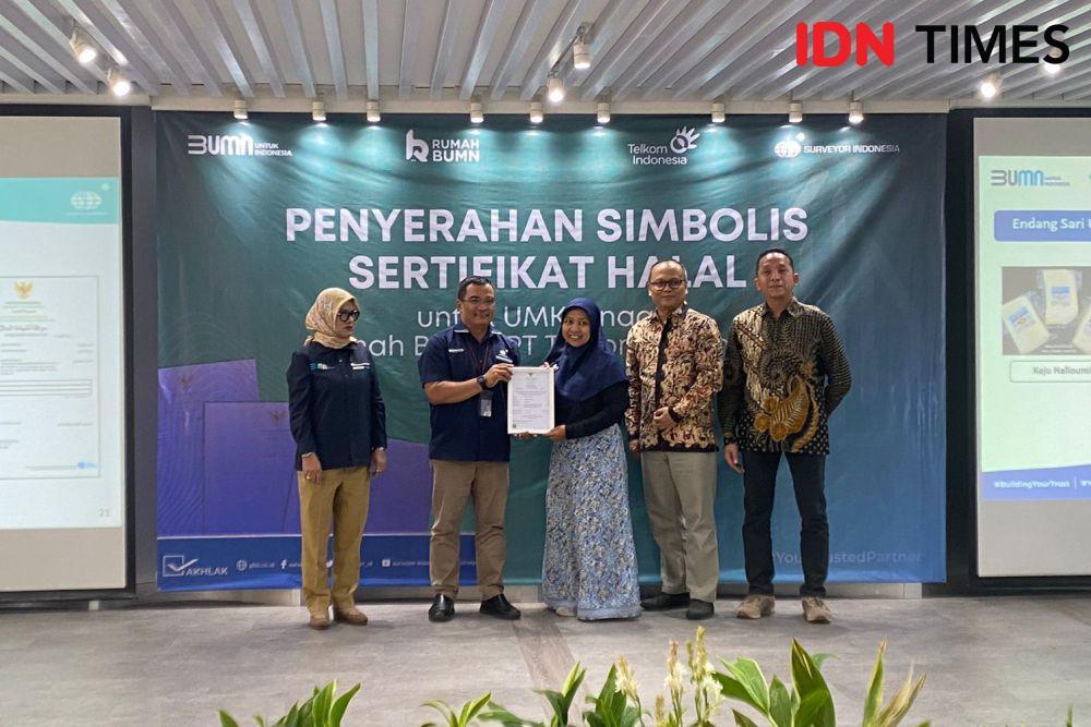 Perwakilan UMKM Rumah BUMN Telkom yang mendapat sertifikasi halal gratis. (IDN Times/Vadhia Lidyana)