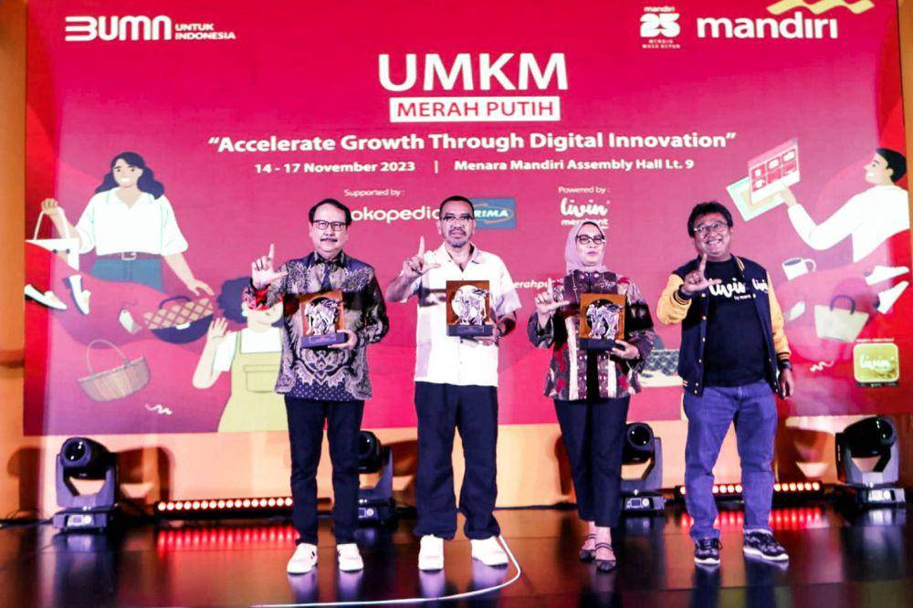 Berkolaborasi dengan PT Rintis Sejahtera (Jaringan Prima), Bank Mandiri kembali menggelar program UMKM Merah Putih 2023 bertajuk “Accelerate Growth Through Digital Innovation” yang berfokus pada peningkatan kemampuan adaptasi serta perkembangan bisnis terhadap ekosistem digital. (Dok. Bank Mandiri)