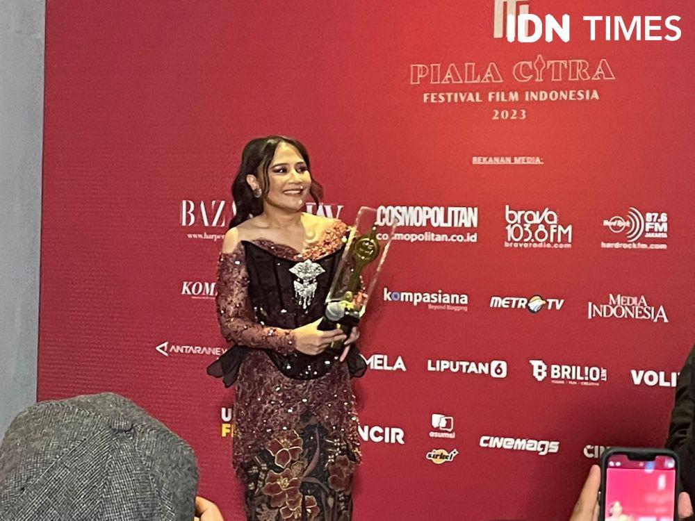 Prilly Latuconsina Raih Piala Citra Pertamanya, Nangis Tak Menyangka