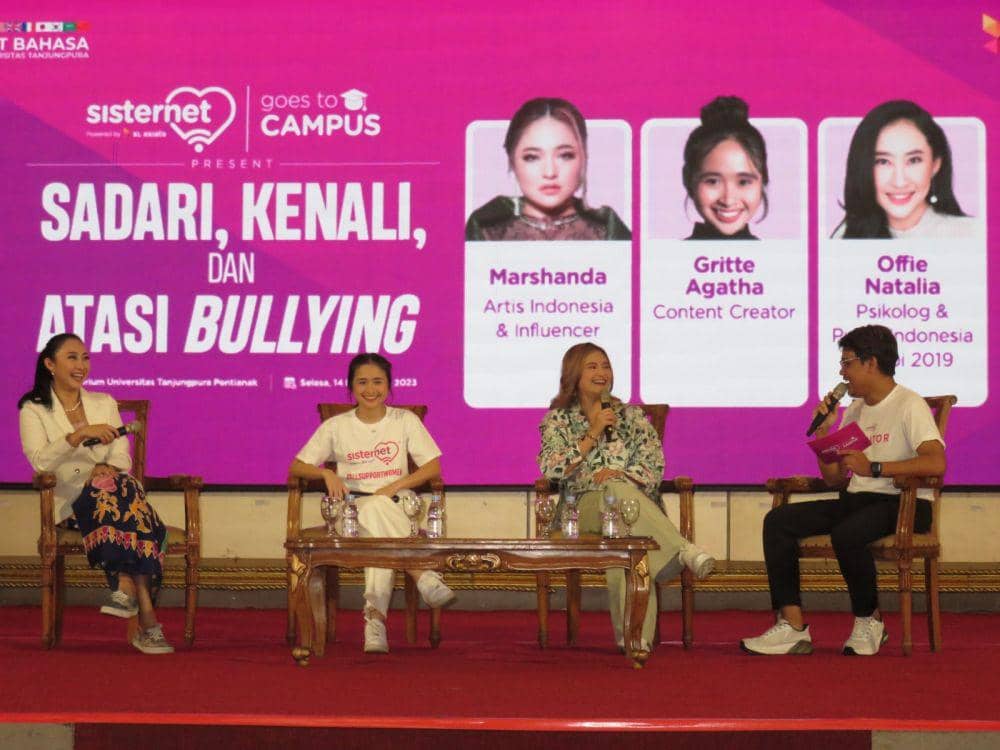 PT XL Axiata Tbk (XL Axiata) menggelar program “Sisternet Goes To Campus” di Universitas Tanjungpura Pontianak, Kalimantan Barat, Selasa (14/11/2023). Foto XL Axiata