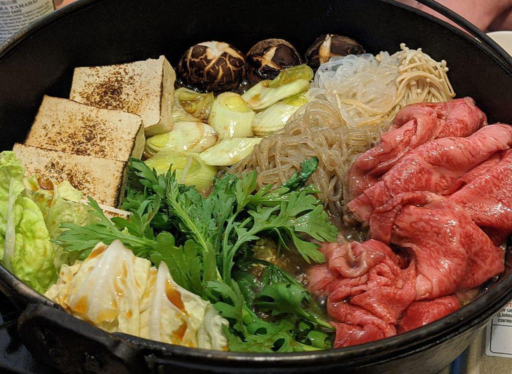 7 Beda Sukiyaki dan Shabu-shabu yang Perlu Kamu Tahu