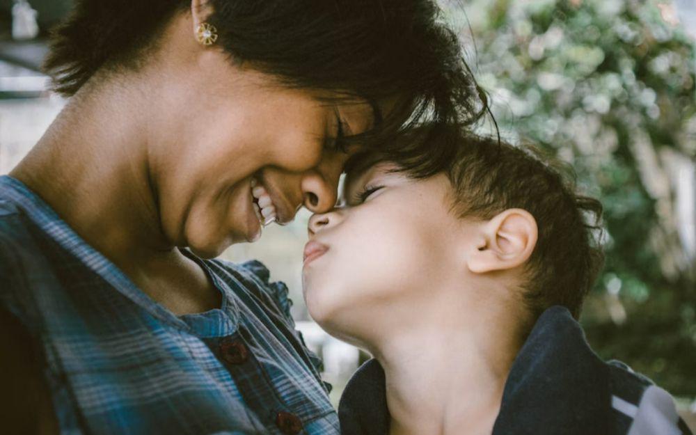 ilustrasi anak dan orang tua (unsplash.com/Bruno Nascimento)
