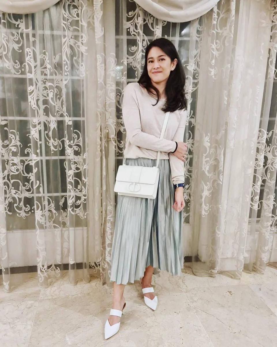 outfit feminin ala Dian Sastro (instagram.com/therealdisastr)