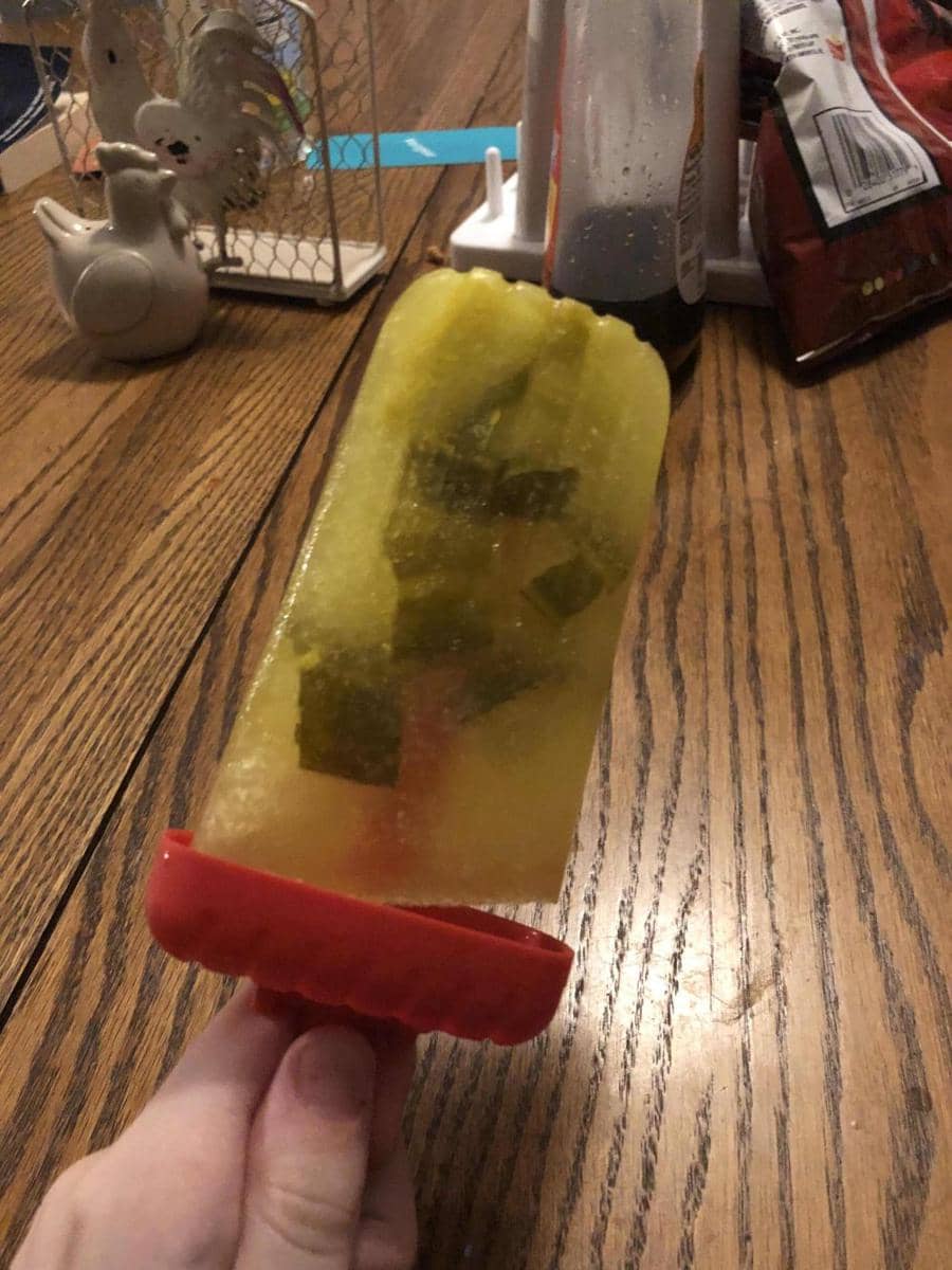 potret kombinasi nyentrik acar dengan makanan lain (reddit.com/user/Trans_Dave_Strider)