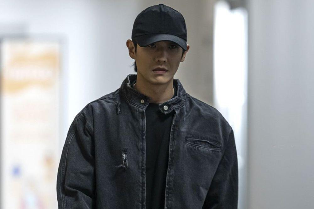 9 Harga Outerwear Lee Joon di Drakor The Escape of the Seven