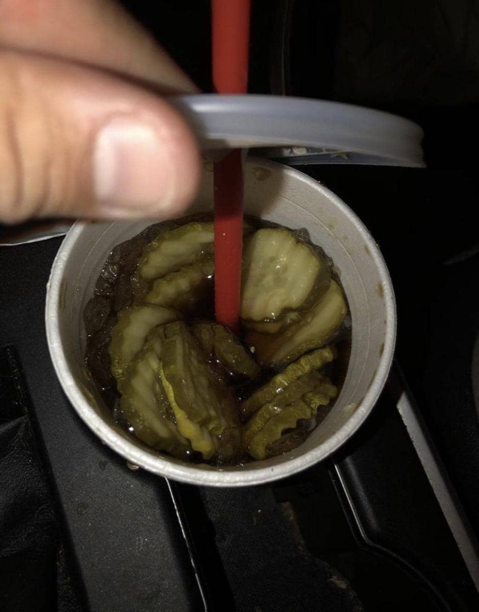 potret kombinasi nyentrik acar dengan makanan lain (reddit.com/user/frowacki)