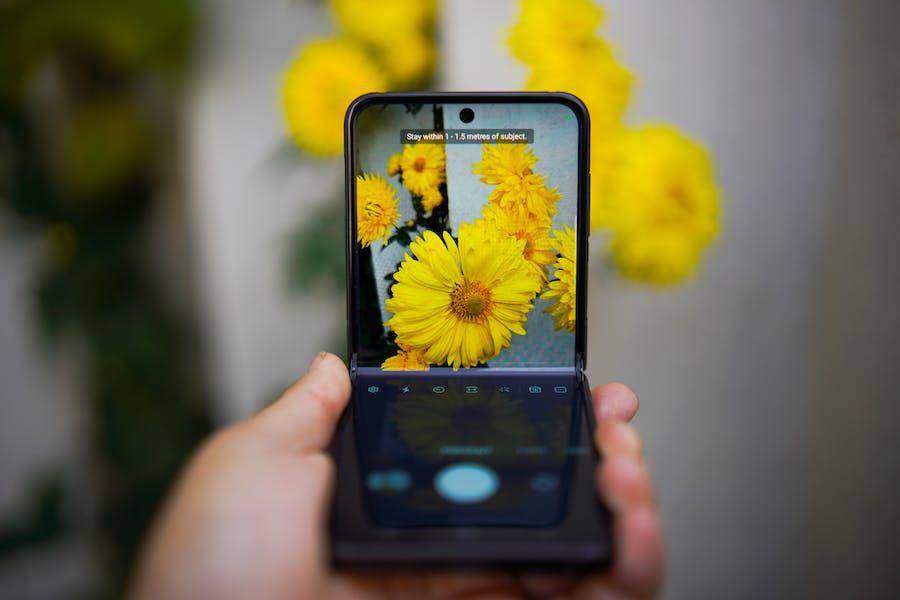 ilustrasi HP flagship (pexels.com/Imad Clicks)