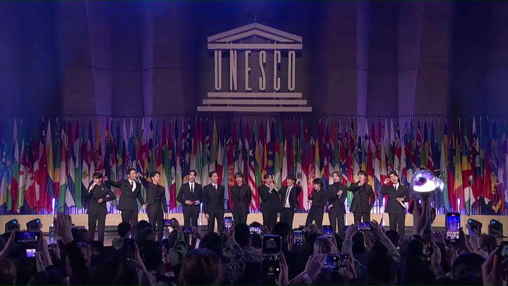 penampilan SEVENTEEN di 13th UNESCO Youth Forum (youtube.com/UNESCO)