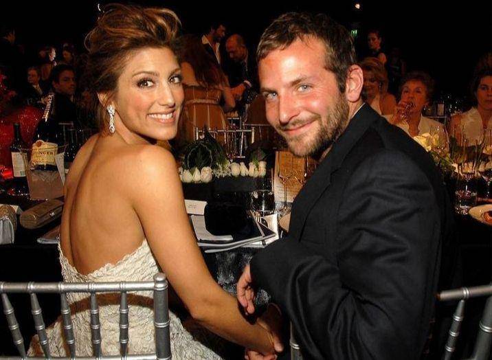 potret Jennifer Esposito dan Bradley Cooper (instagram.com/enews)