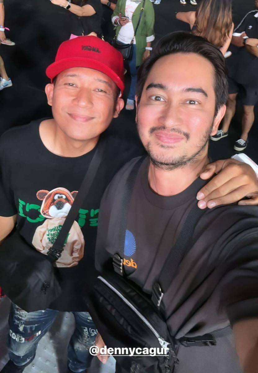 Artis nonton Coldplay (instagram.com/ritchieismail)