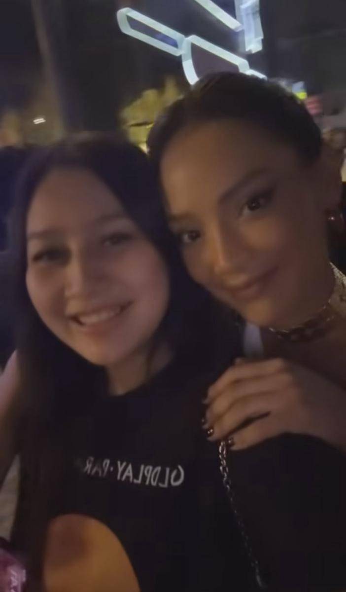 Artis nonton Coldplay (instagram.com/adeleeta)