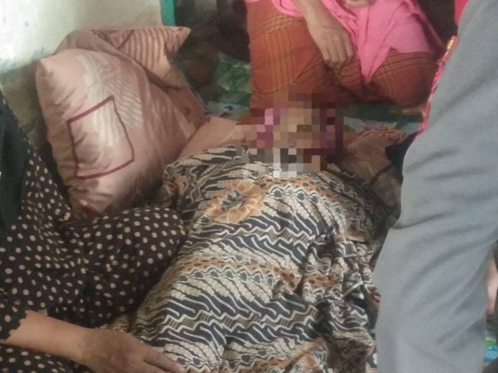 Jenazah bocah yang terseret arus sungai di Lombok Tengah. (dok. Polres Lombok Tengah)