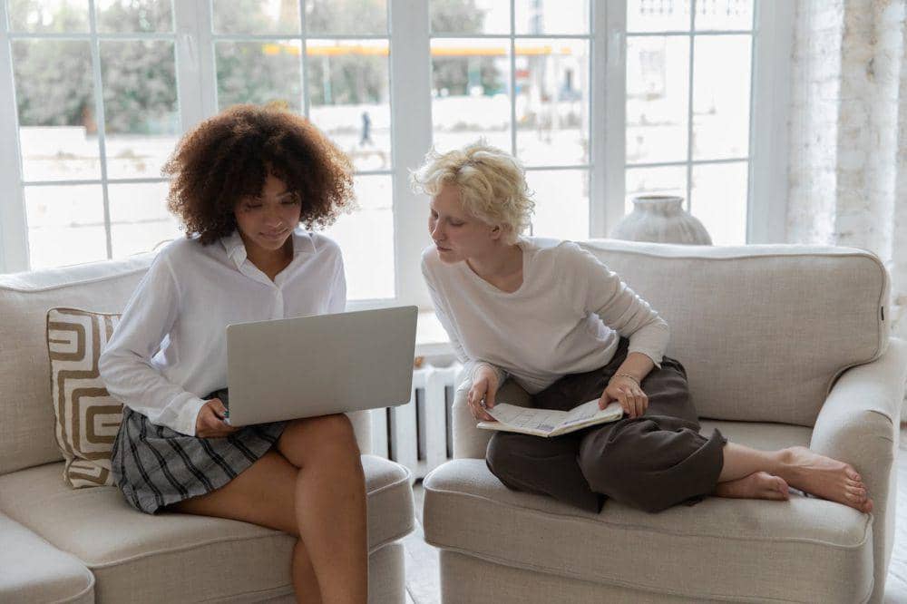 ilustrasi bersama teman (pexels.com/Monstera Production)