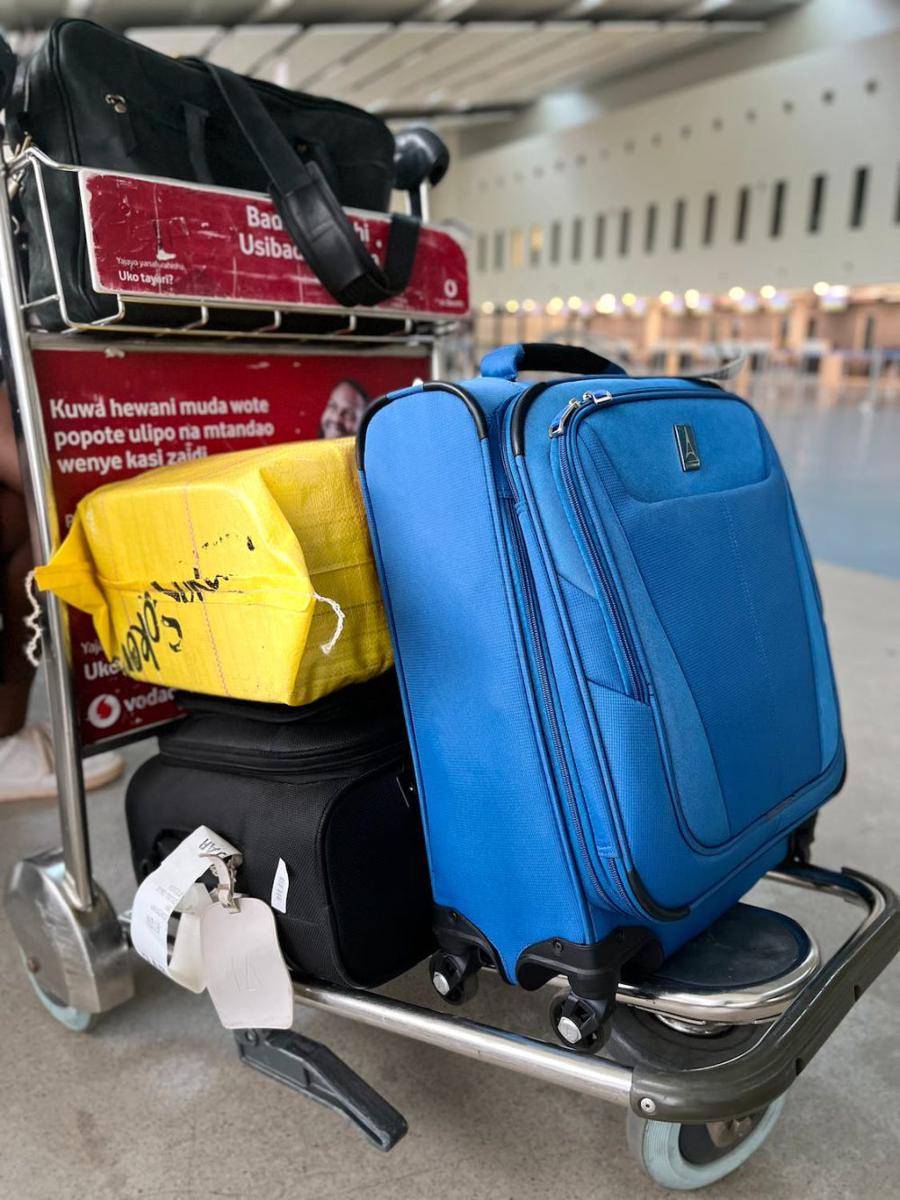 Membawa barang saat traveling(pexels.com/id-id/@edgar-okioga-221433/)