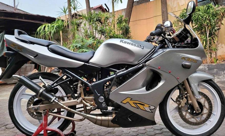 3 Perbedaan Kawasaki Ninja R dan Ninja SS, Mesin Hingga Harga