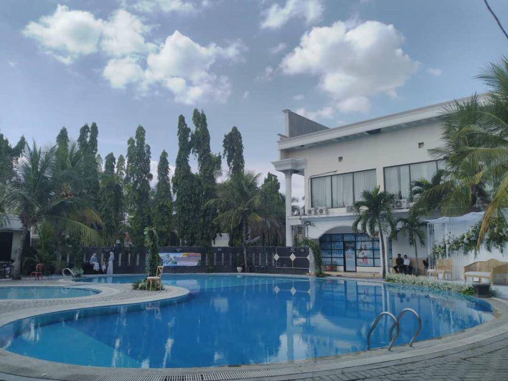 Royal Swimming Pool (instagram.com/royalswimmingpoolmojokerto)