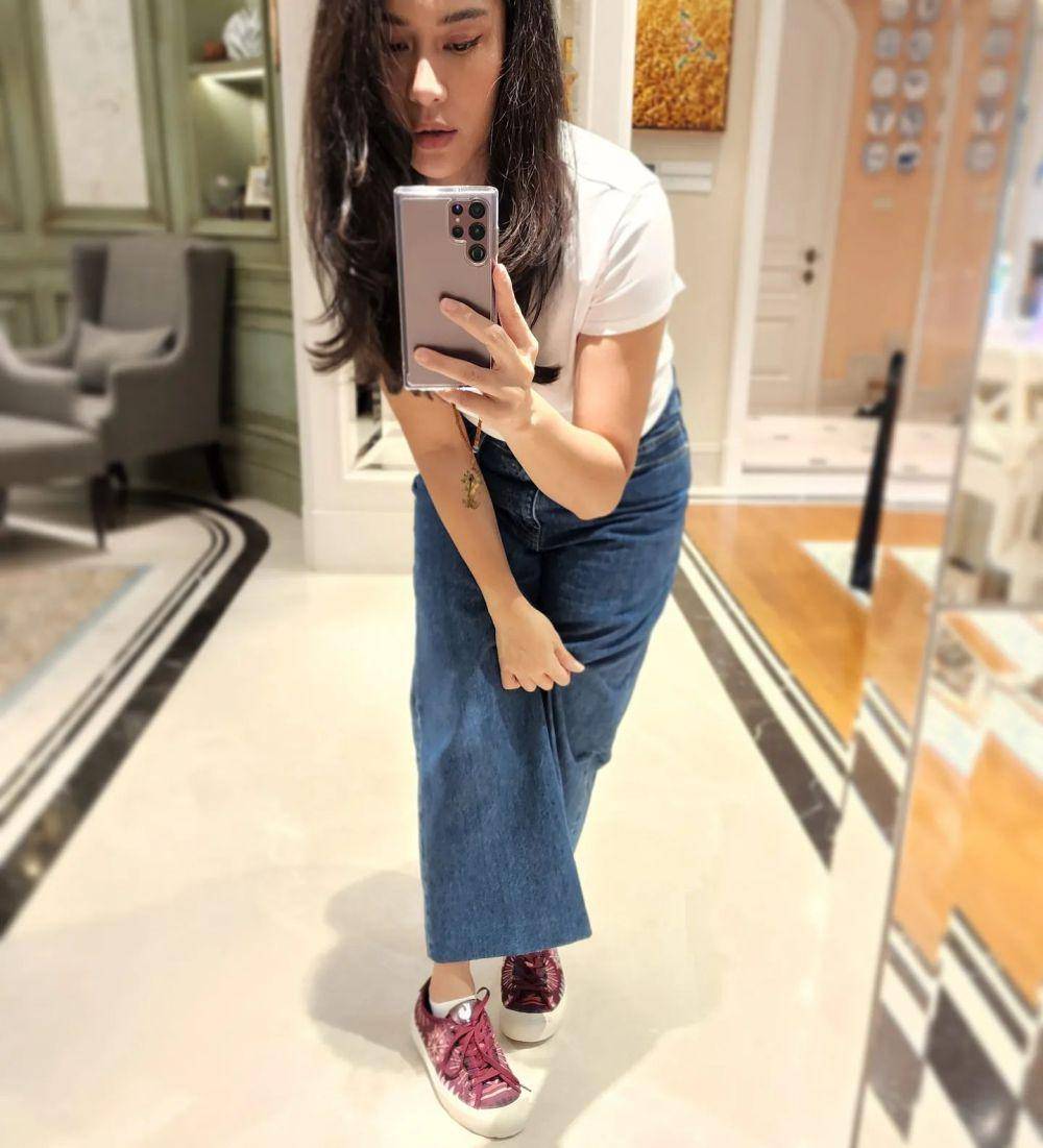 outfit feminin ala Dian Sastro (instagram.com/therealdisastr)