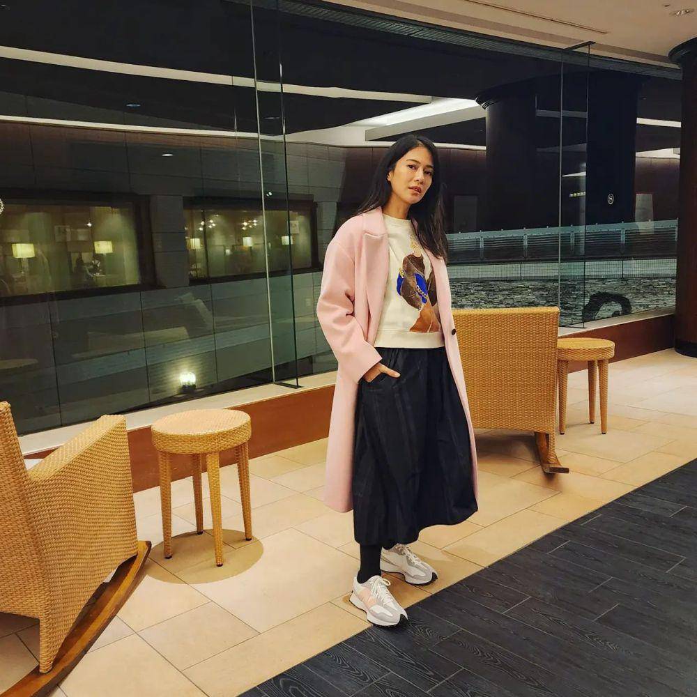 outfit feminin ala Dian Sastro (instagram.com/therealdisastr)