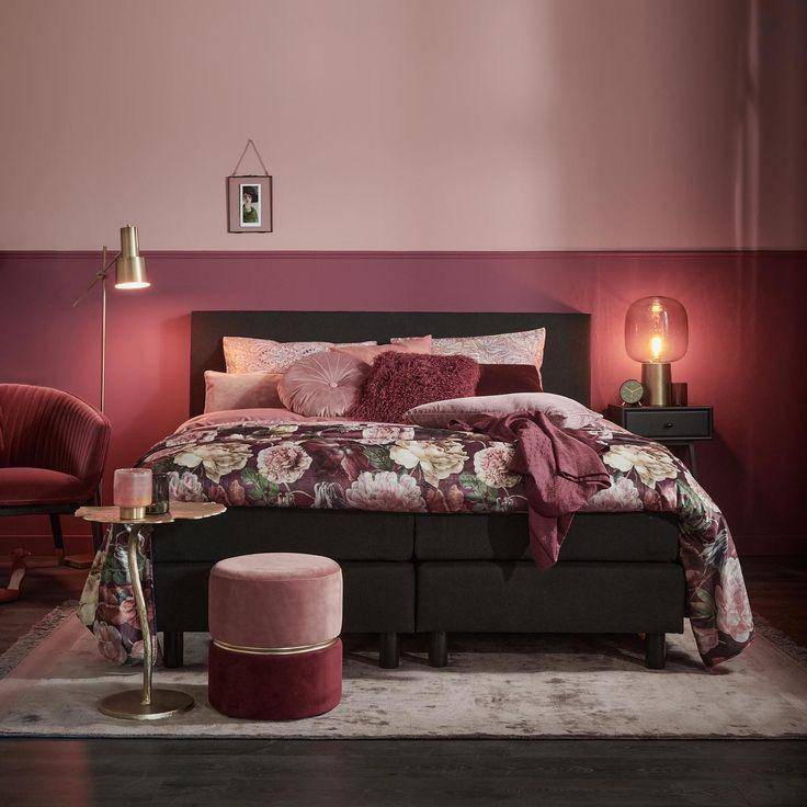 Ide dekorasi kamar tidur Maroon (instagram.com/moniekvisserstyling)