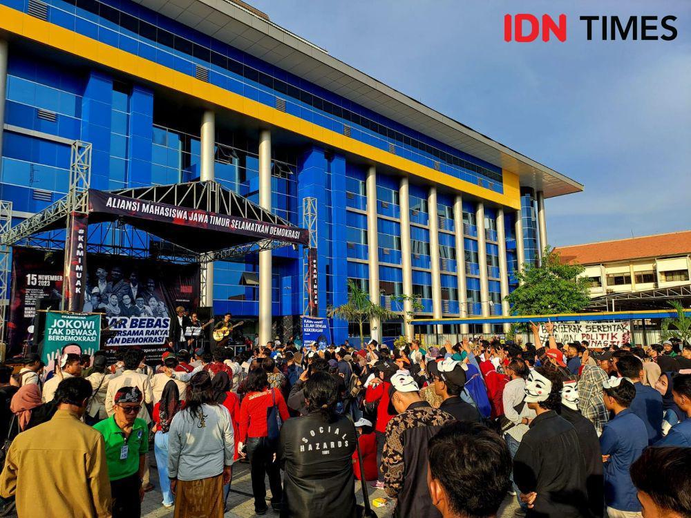 Kritik Mahasiswa Jatim ke Jokowi: Emang Boleh Sedinasti Itu?