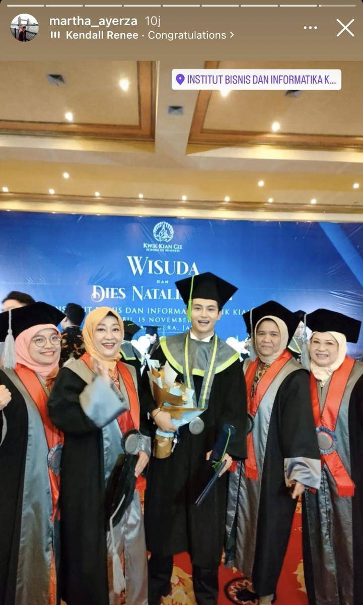 potret wisuda Randy Martin (Instagram.com/martha_ayerza)