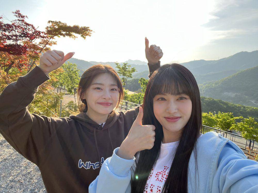 Seeun dan Yoon STAYC (twitter.com/STAYC_talk)