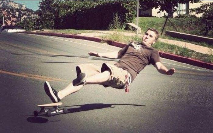 8 Momen sebelum Jatuh saat Main Skateboard, Ekspresinya Kocak Banget