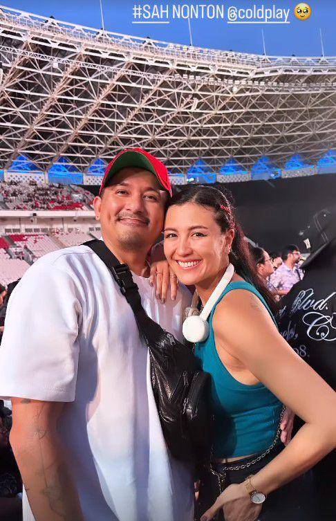 pasangan artis nonton Coldplay (Instagram.com/mrssharena)