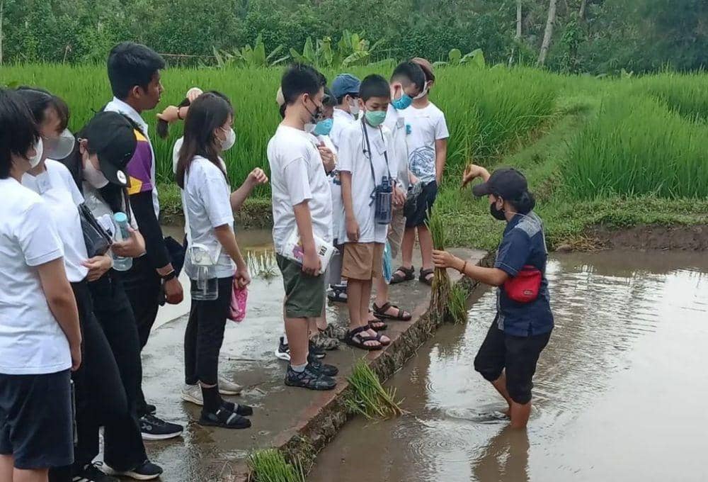 Potret salah satu kegiatan berkunjung ke Kampoeng Wisata Cinangneng 
