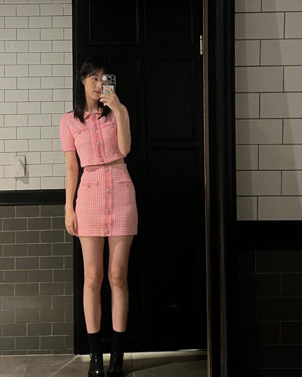 ide mix and match rok mini ala Shin Eun Soo (instagram.com/su1023_)