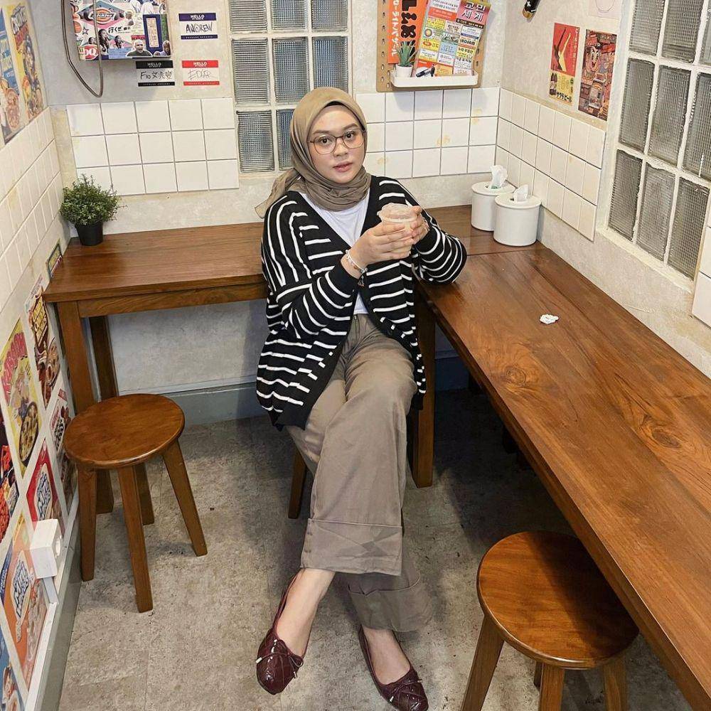 inspirasi OOTD ala Adzara Afifah (instagram.com/adzraafifah)