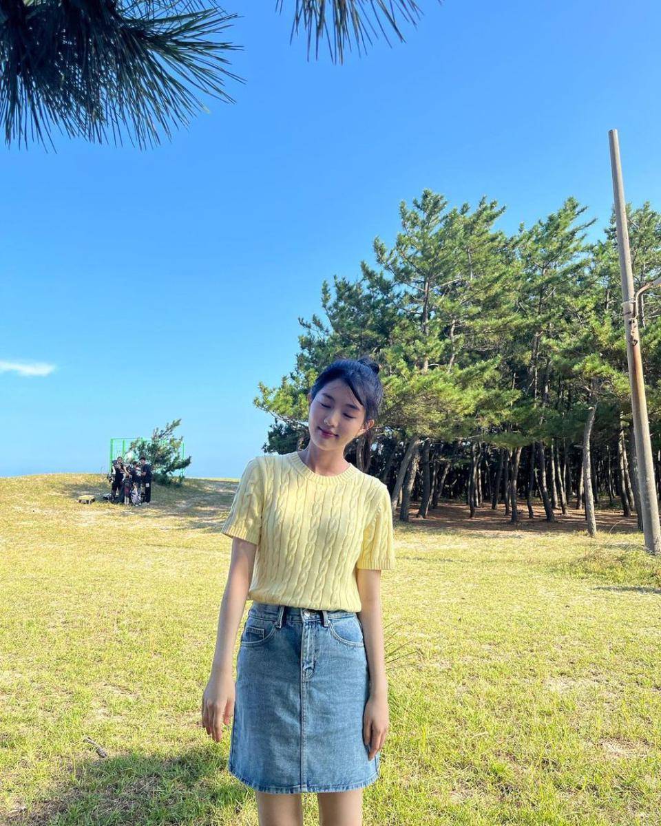 ide mix and match rok mini ala Shin Eun Soo (instagram.com/su1023_)