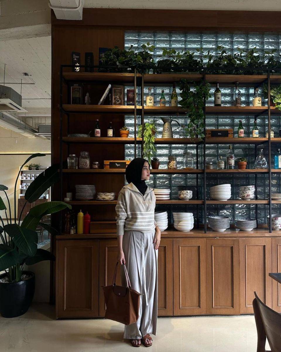 inspirasi OOTD ala Ratu Anditya (instagram.com/ratuanditya)