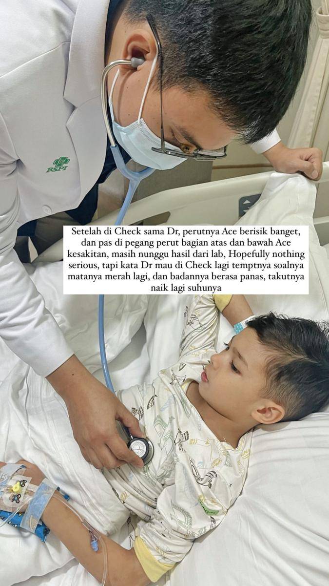 potret anak Mikaila Patritz demam tinggi sampai masuk UGD (instagram.com/mikailapatritz)